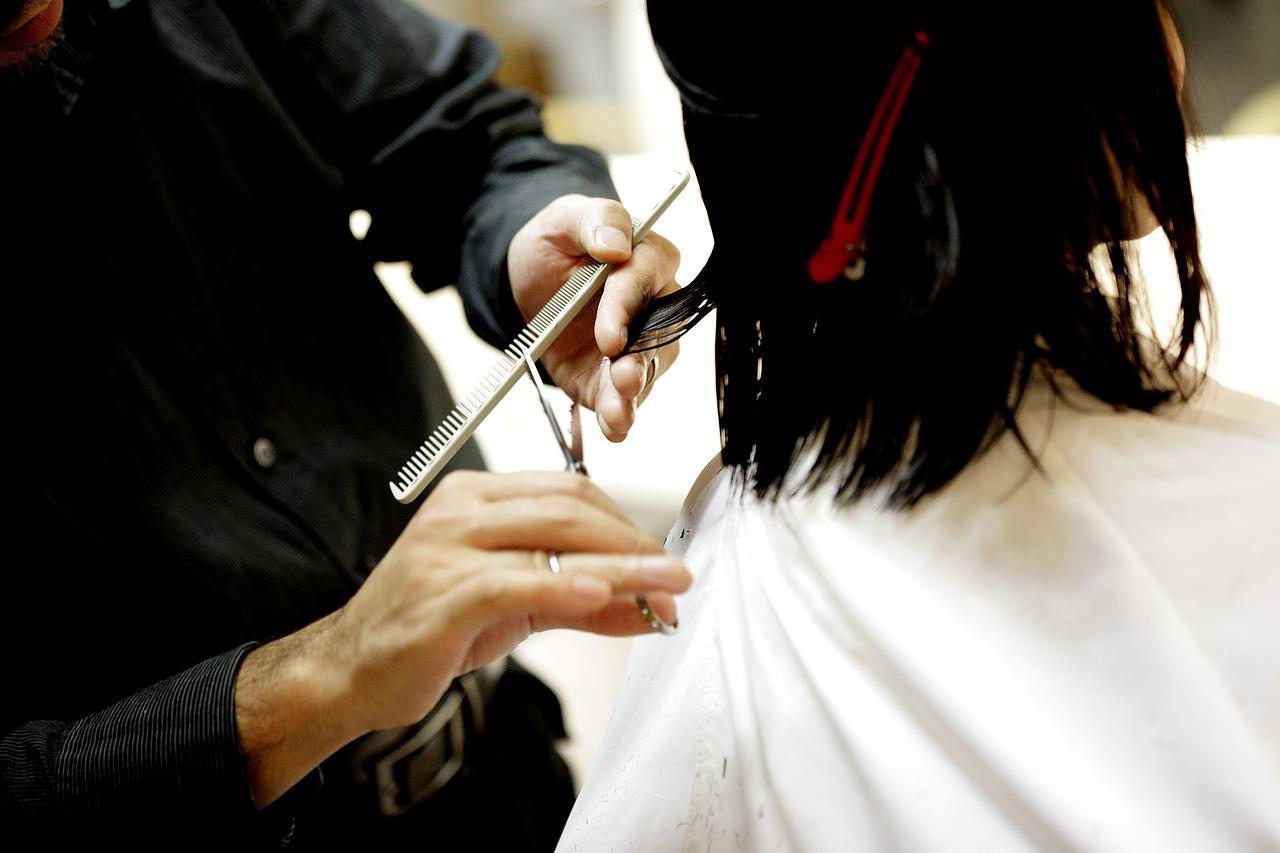 You are currently viewing Haarverlängerung: Diese Möglichkeiten gibt es, um schnell lange Haare zu zaubern