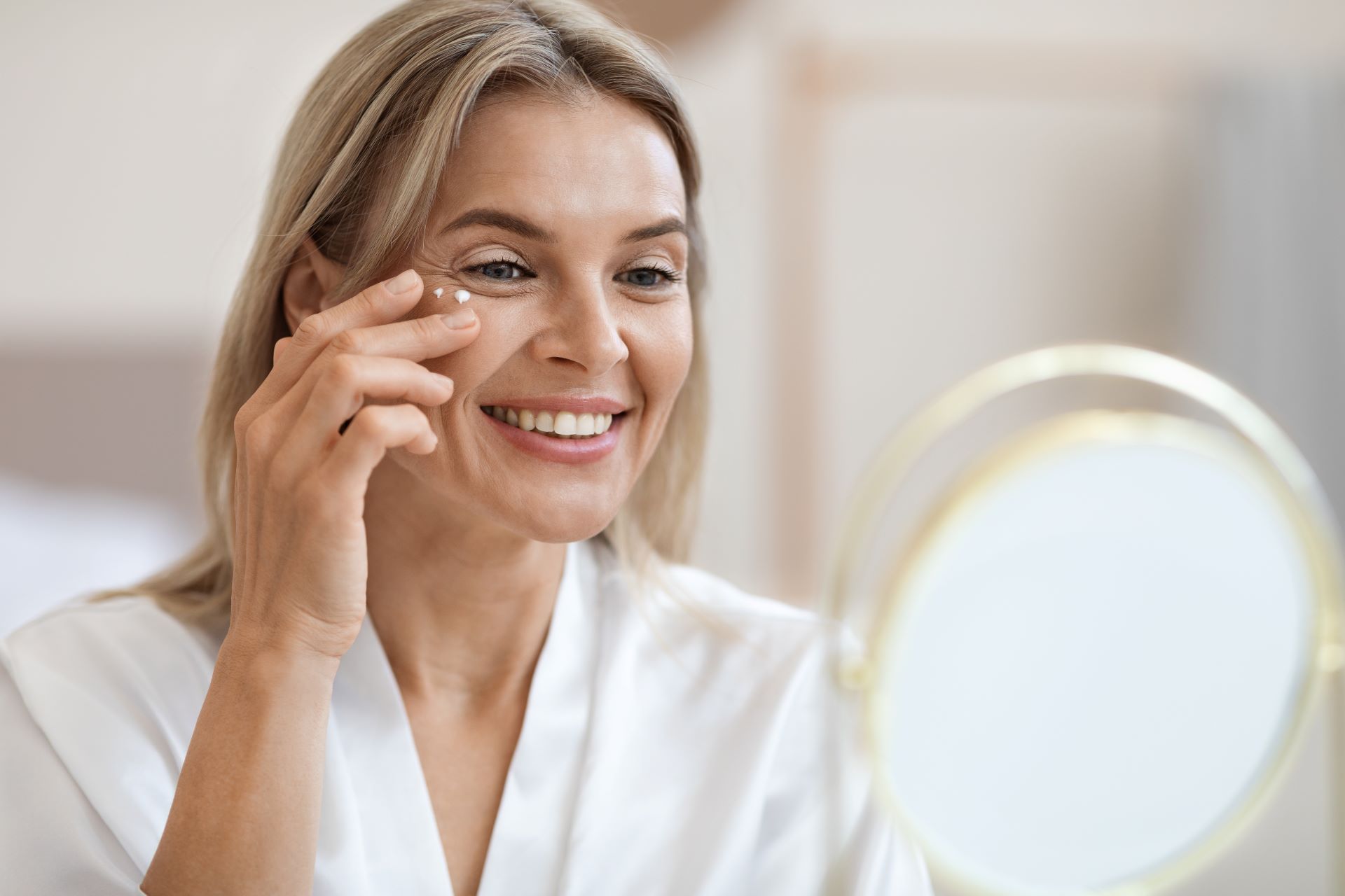 You are currently viewing Hautpflege-Routinen für Anti-Aging: Tipps und Tricks für eine effektive Pflege der Haut, um die Zeichen der Hautalterung zu minimieren
