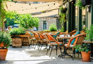 Mehr über den Artikel erfahren So gestalten Sie Ihre Café-Terrasse: Einladende Designideen für mehr Flair und Erfolg bei der Neueröffnung